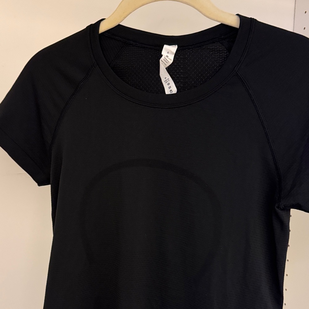 Lululemon Athletica Swiftly Tech Black Short Sleeve Tee – Size 6
